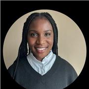 Professeur particulier donne des cours de soutien scolaire de françaisaux étudiants de la primaire au lycée